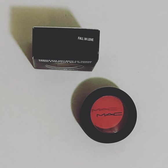 MAC Powder Kiss Soft Matte Eyeshadow Fall In Love - Picture 2 of 10